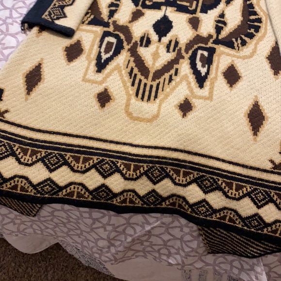 Sweater - Picture 4 of 5